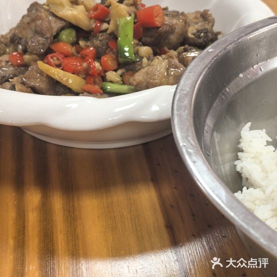 相聚衡味湘菜馆