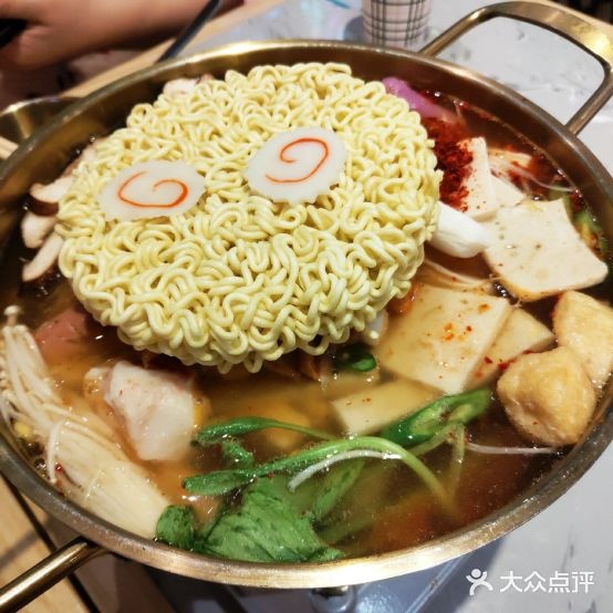 釜山汤饭大(金山万达店)