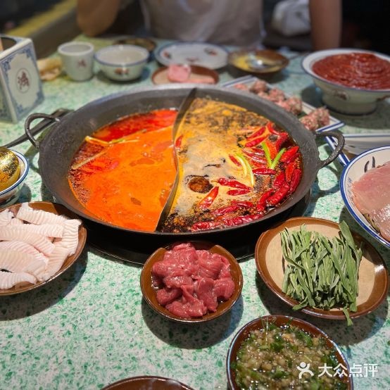 博们老鸿姐窕火锅(中山南路店)