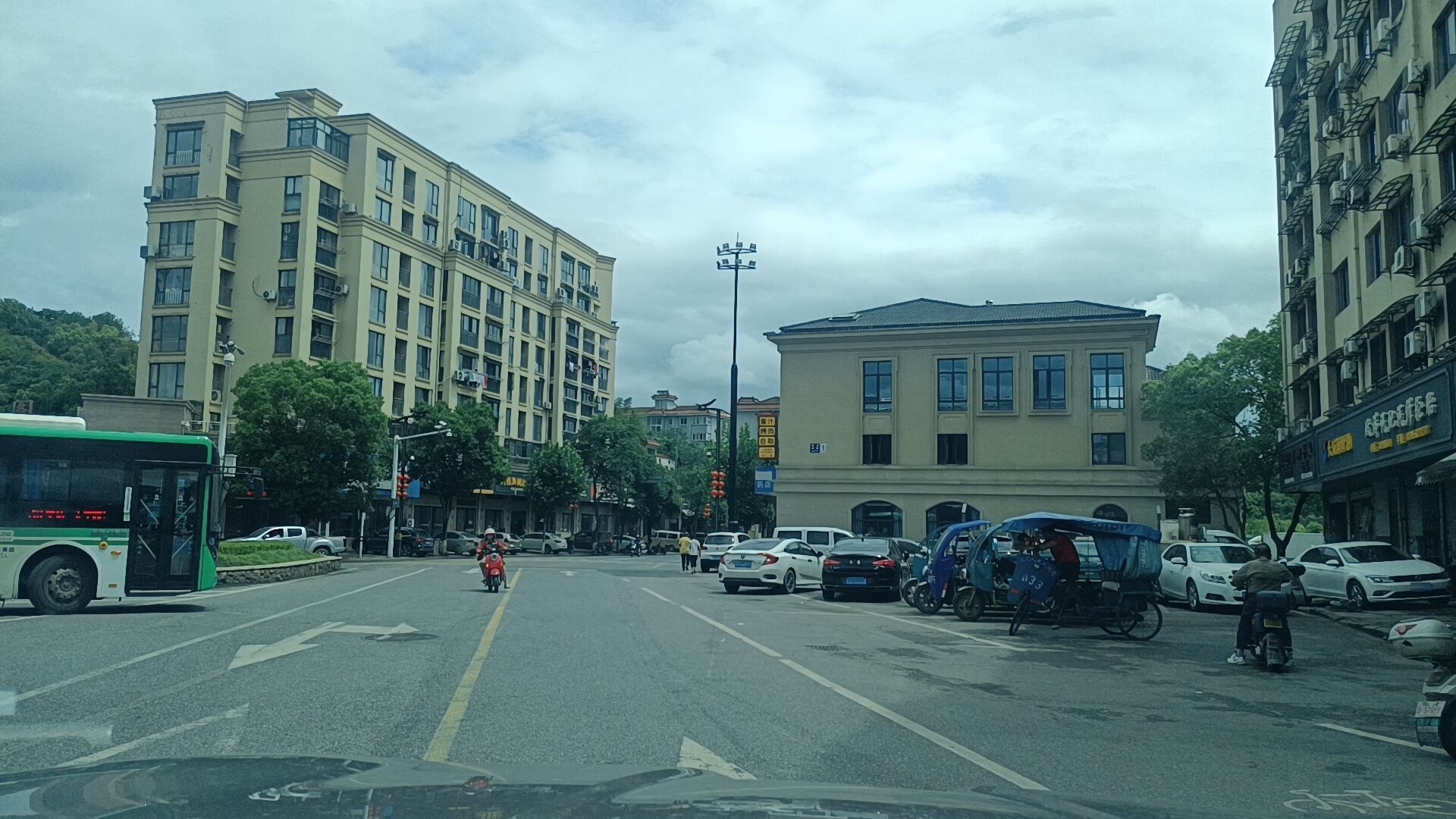政伟汽配汽修轮胎