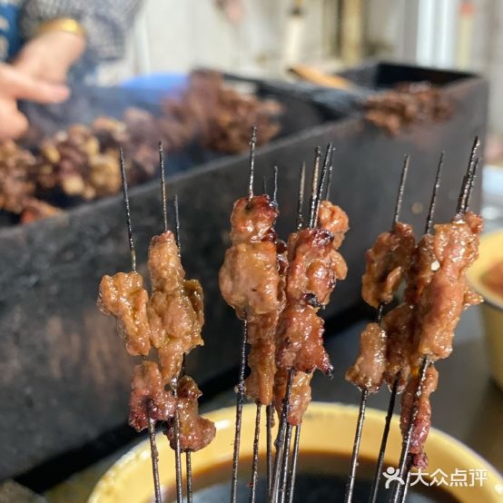 飞山街陈姨妈靠肉店