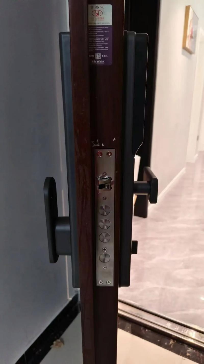 金通佩开锁换锁服务部