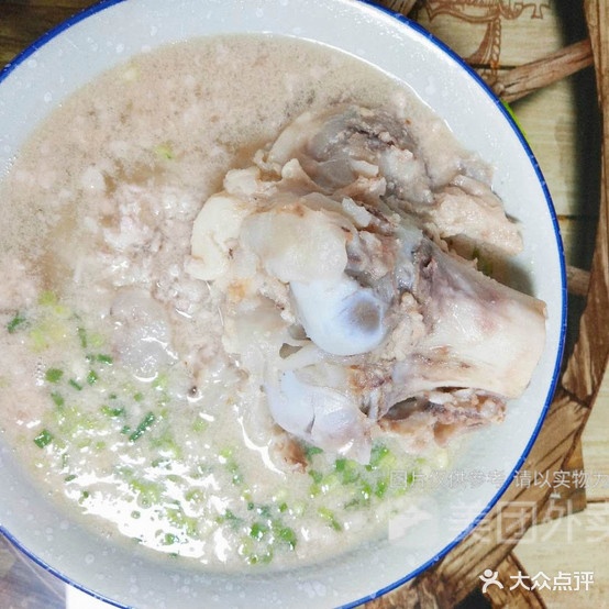 衡阳正宗筒子骨头鲜粉(江北店)
