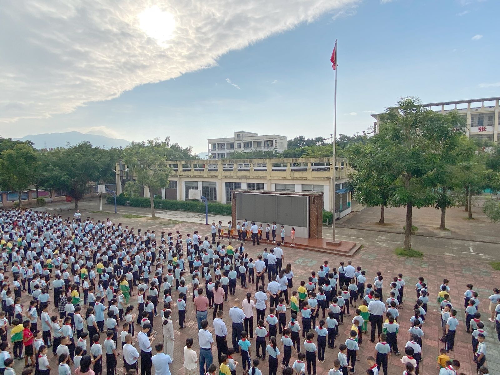 万宁市新中中心学校