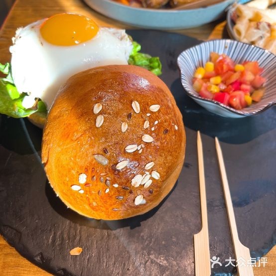 爱吃5西餐厅HIGH FIVE收工汉堡(新生活店)