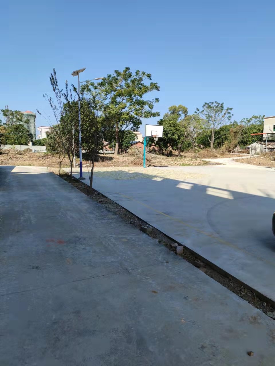 羊角镇元田坡村篮球场