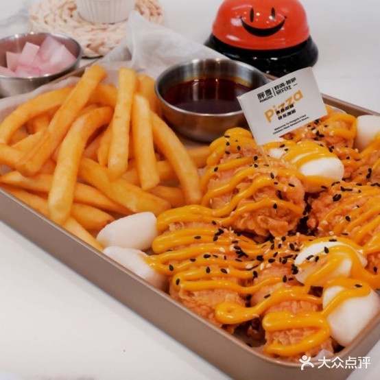 胖夏t炸鸡披萨研究社(万达广场蒙城店)