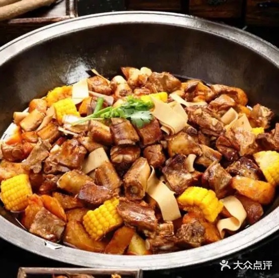 崔记老东北铁锅炖鱼。(津南店)