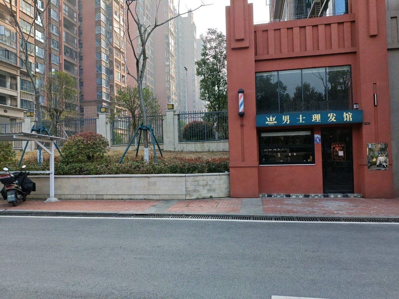 朋聚角頭男士理发馆