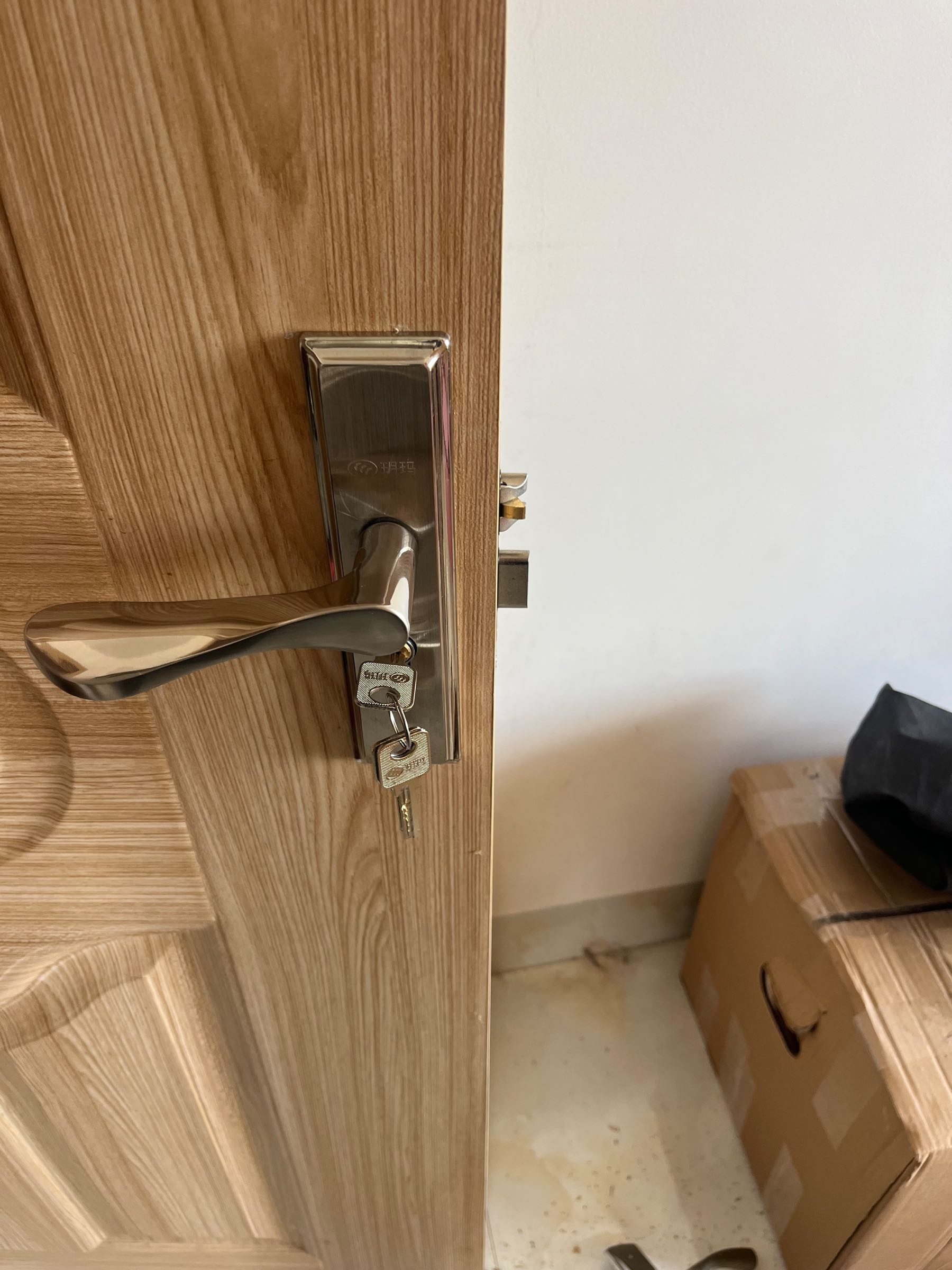 跃腾开锁换锁配汽车钥匙