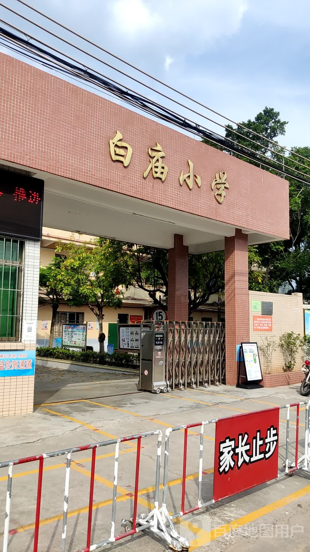 江门市新会区白庙市场路与仓下路交叉路口往东南约160米