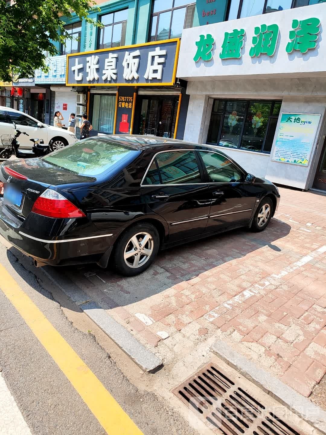 七张桌饭店(龙盛家园店)环境