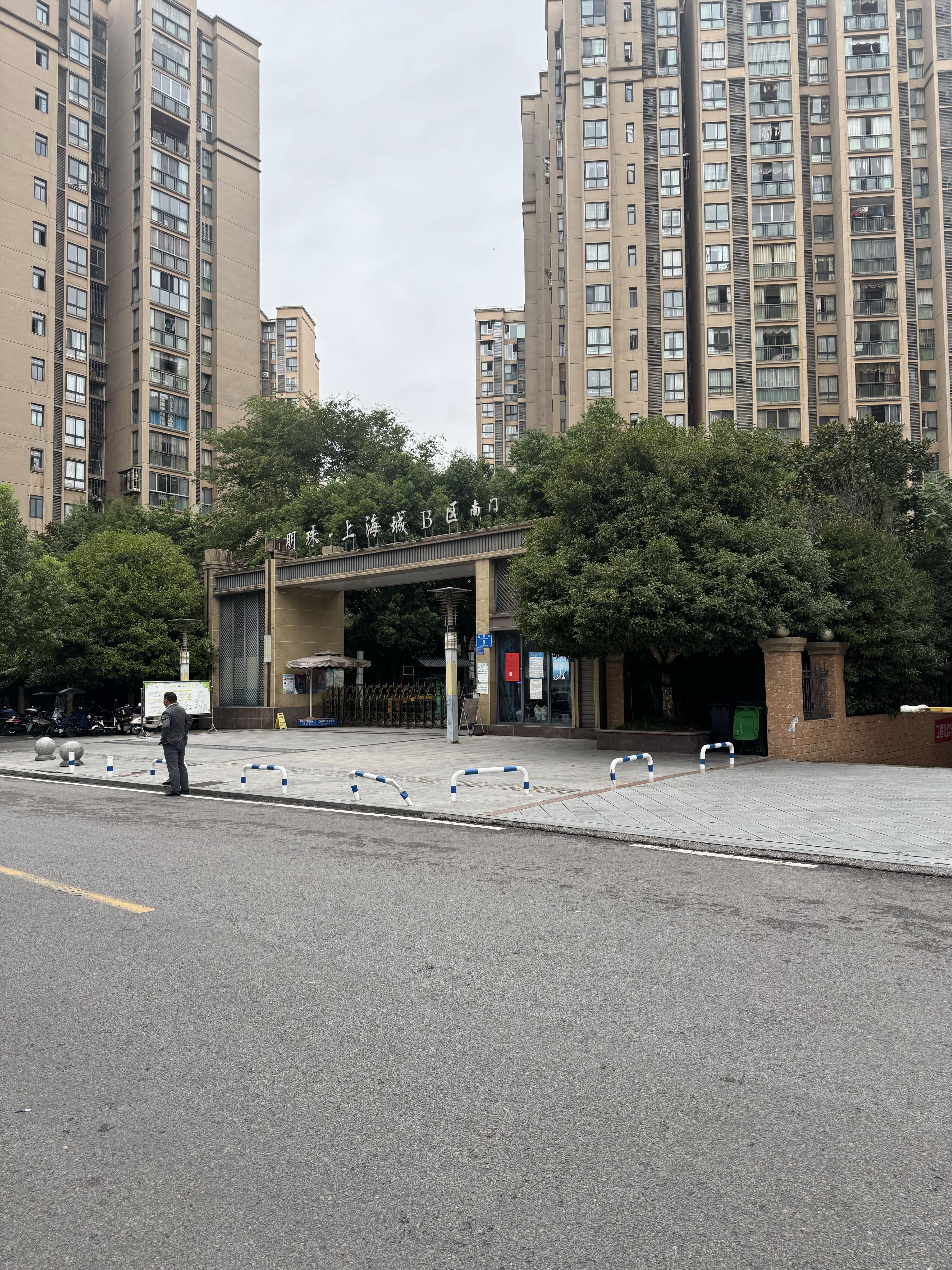 上海城手机维修黄金回收奢侈品回收抵押