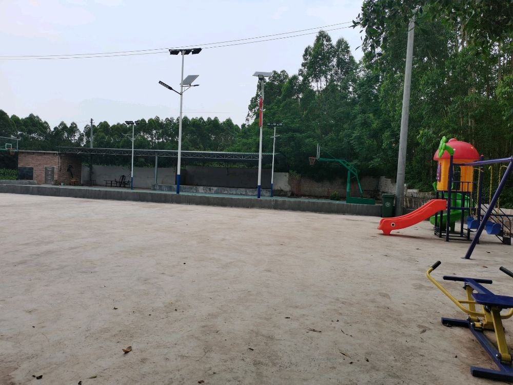 石岭村篮球场