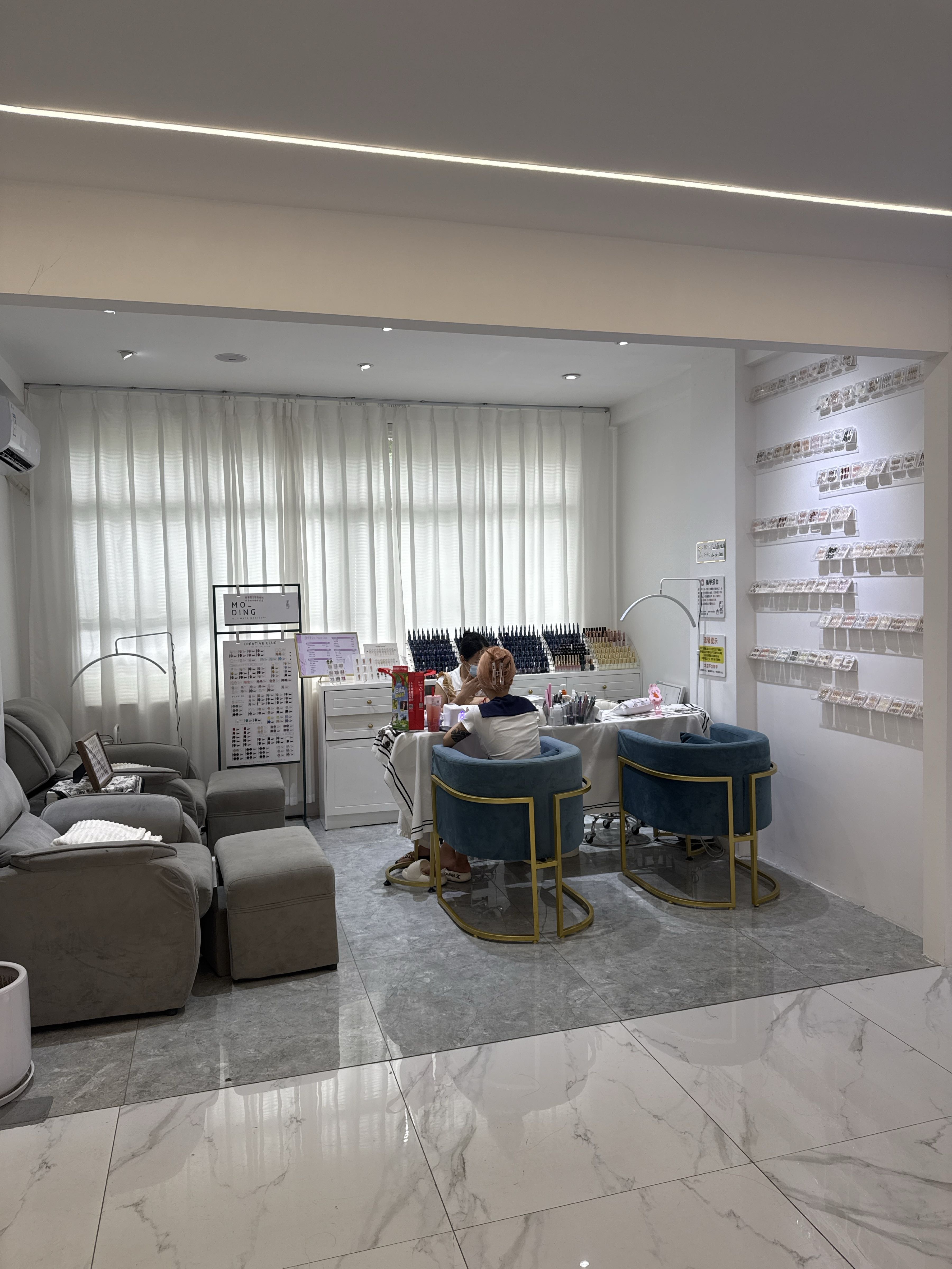 绿宝瓶光疗美甲(广场东路鼎奢店)