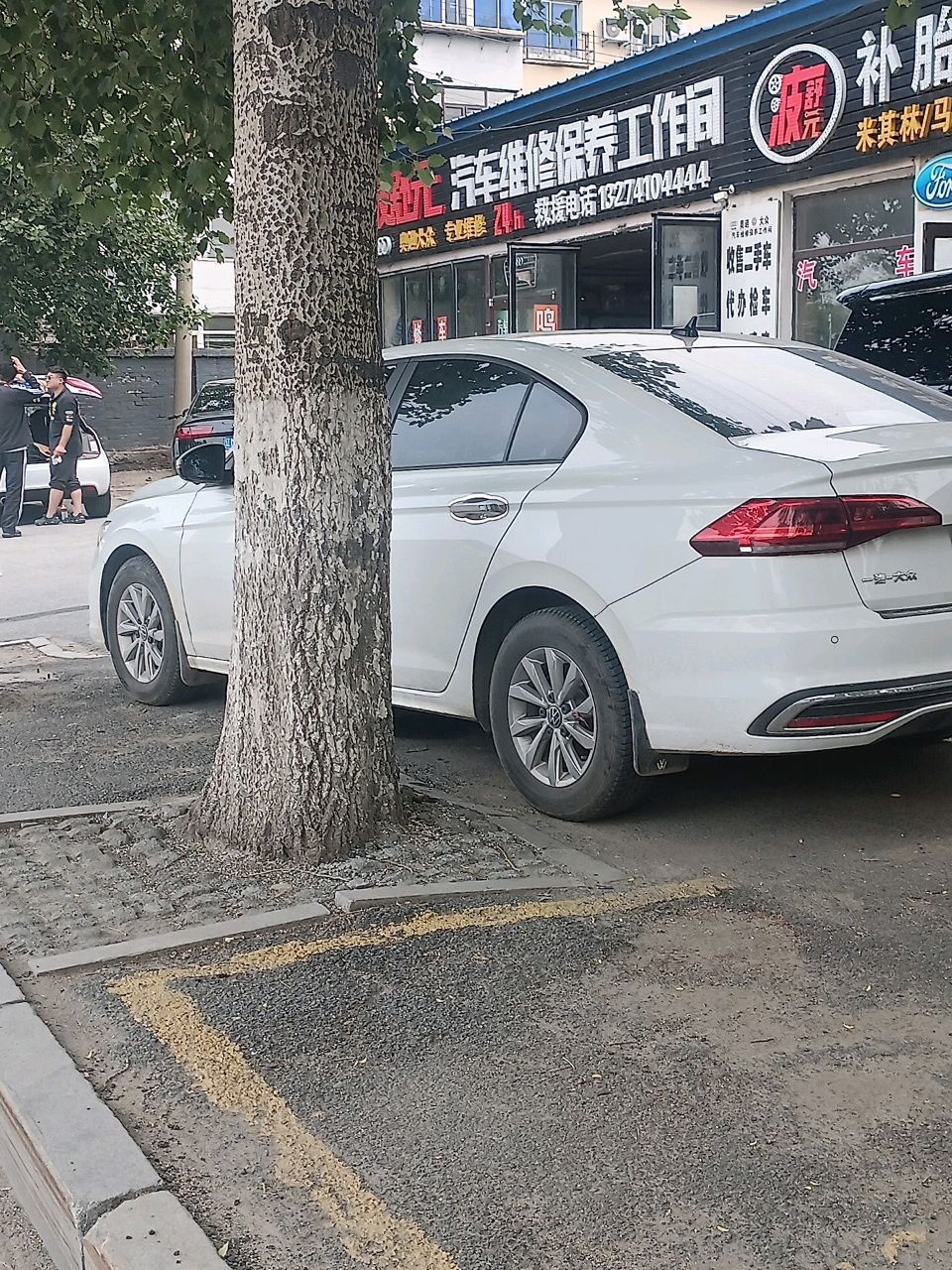 波舒元汽车维修保养工作间