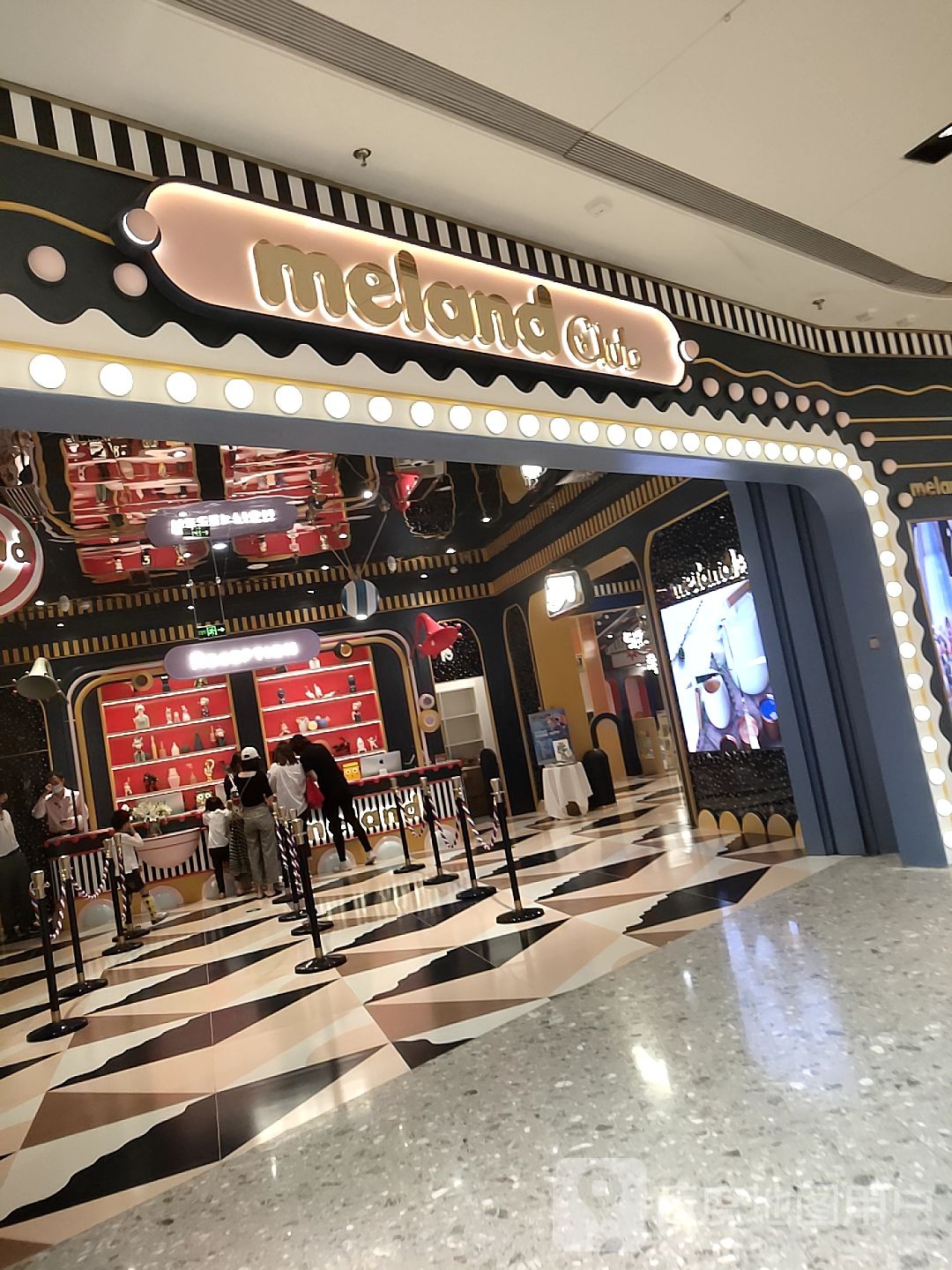 milandclub(成都世茂广场店)