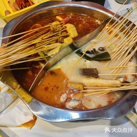 耙耳朵串串香。(万达店)