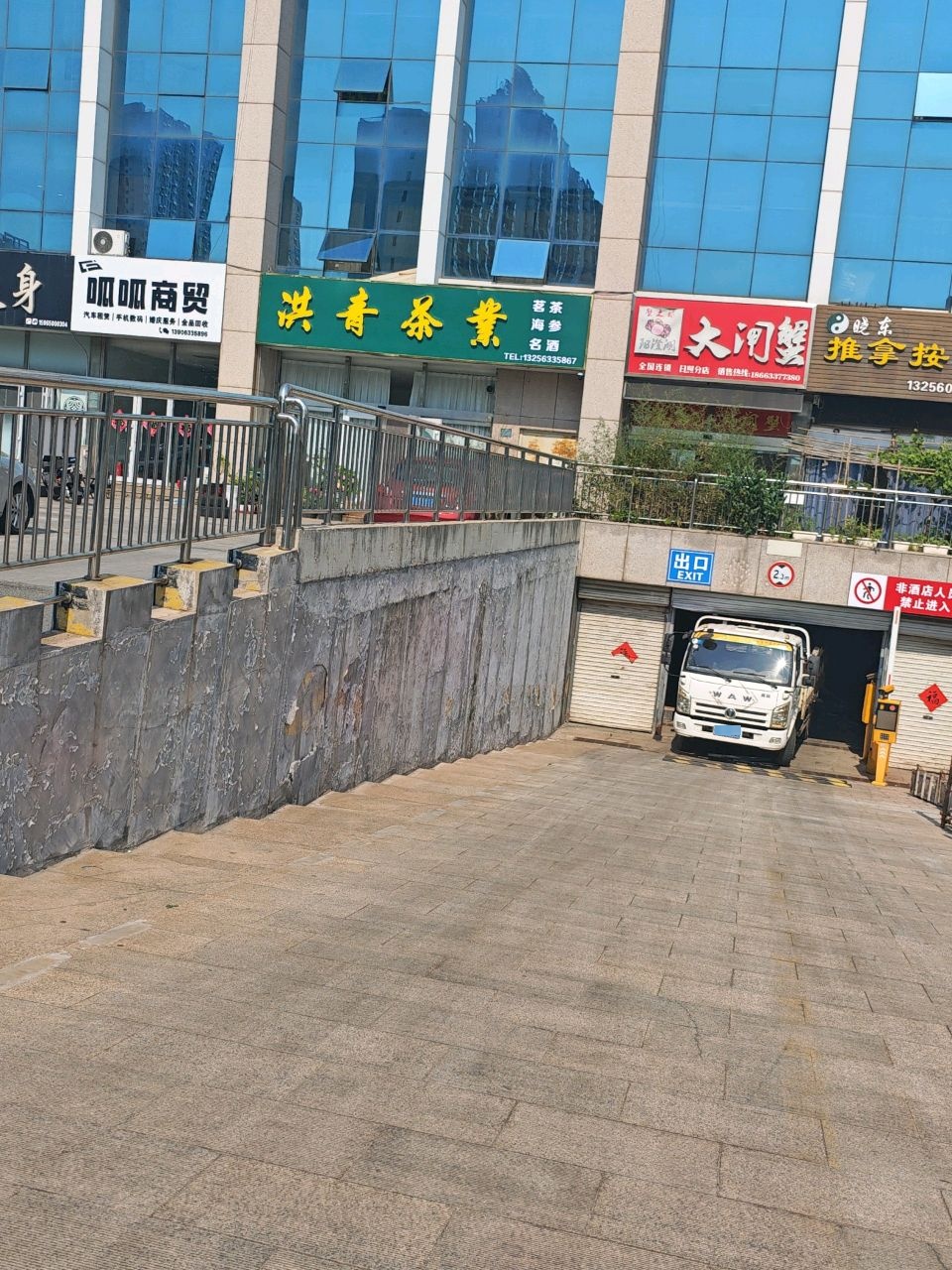 雕龙刺客纹身工作室