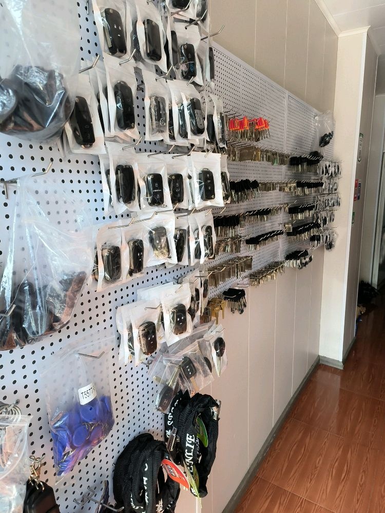 黄林开锁汽车钥匙