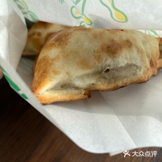 故乡薄皮包子抓饭烧烤店