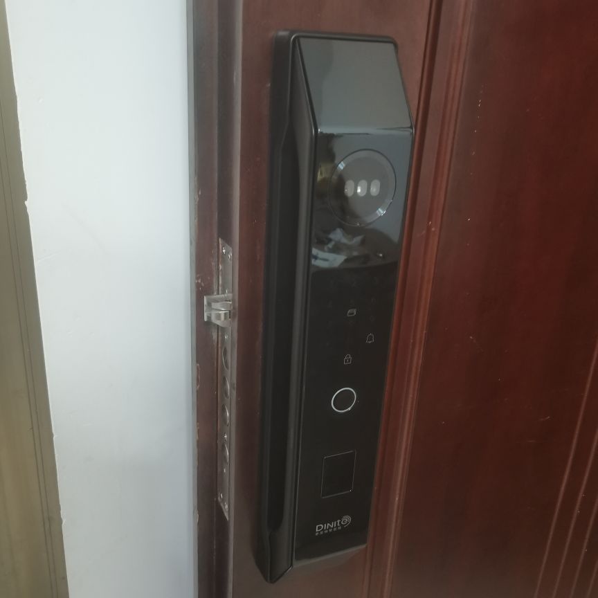 付师傅开锁换锁指纹锁