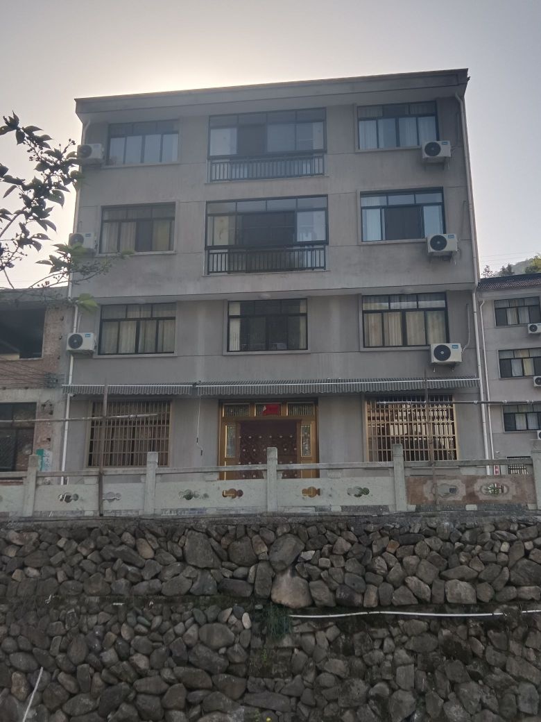 浙江省金华市磐安县双峰乡溪上村山光水色农家乐