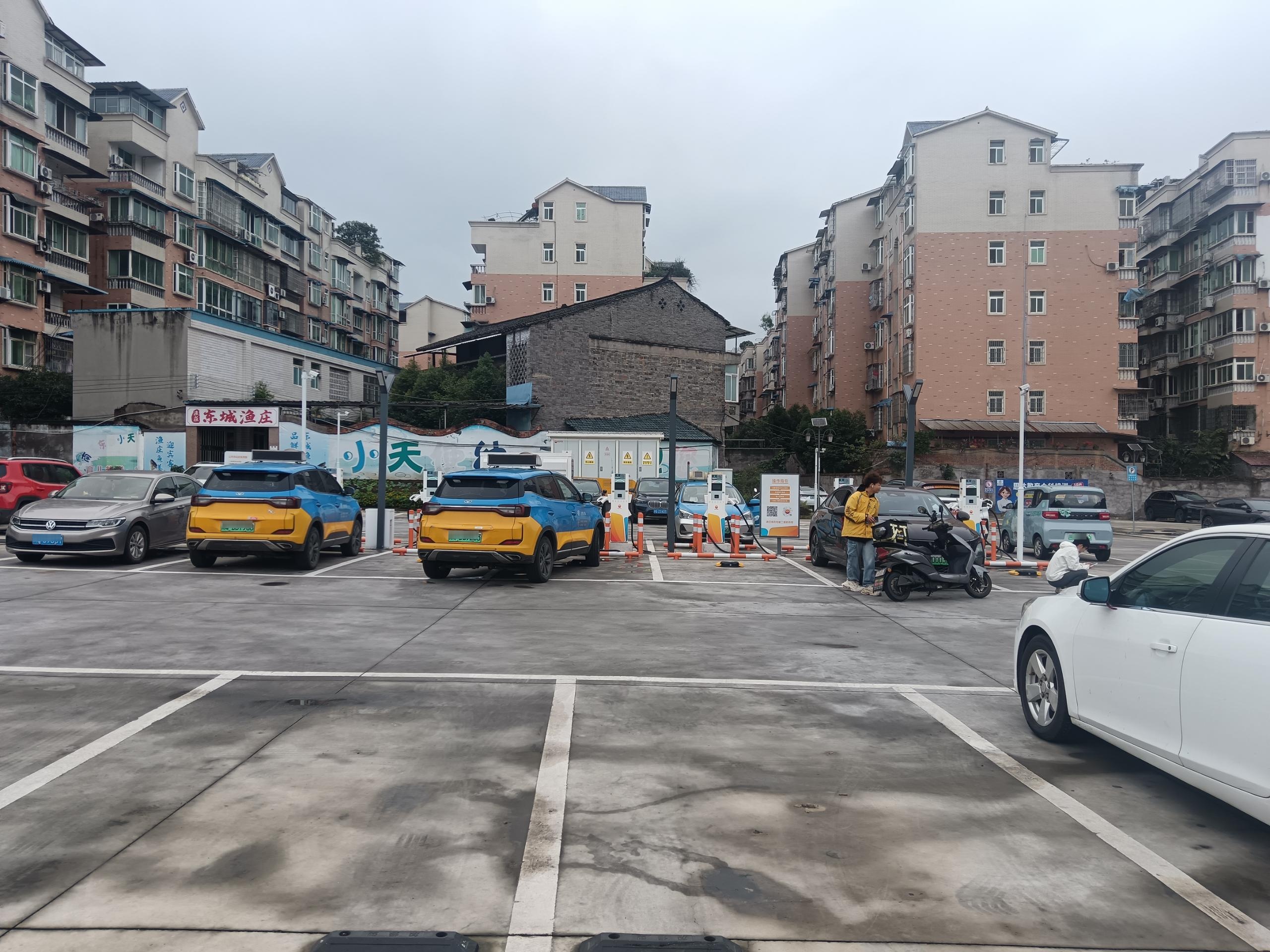 昆仑网电充电站(中石油宜宾第五人民医院停车场充电站)