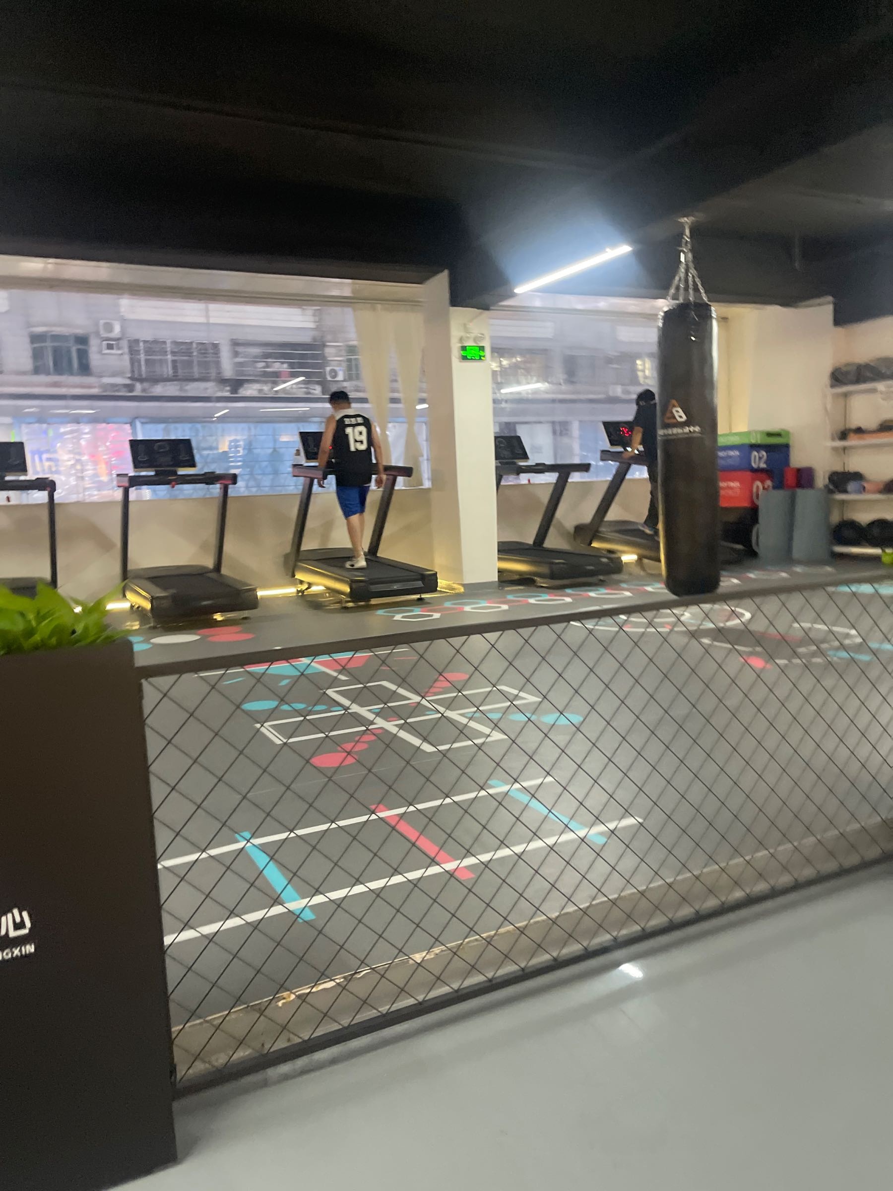 A8健身铁馆运动中心(常平社区店)