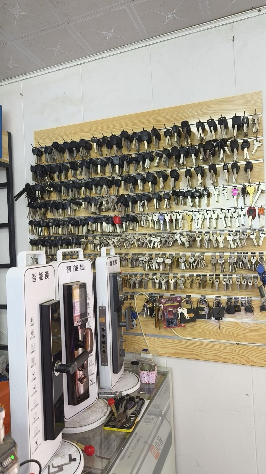 鸿鑫诚通手机驿站开锁换锁