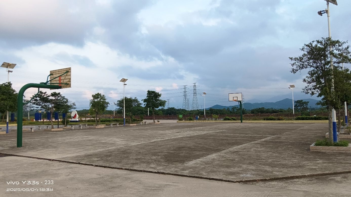 旱田村向东南蓝球场