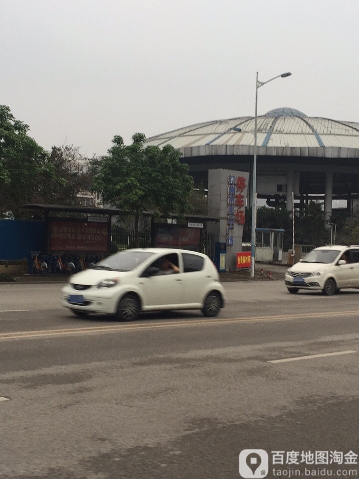 钦州市美食广场停车场-出入口