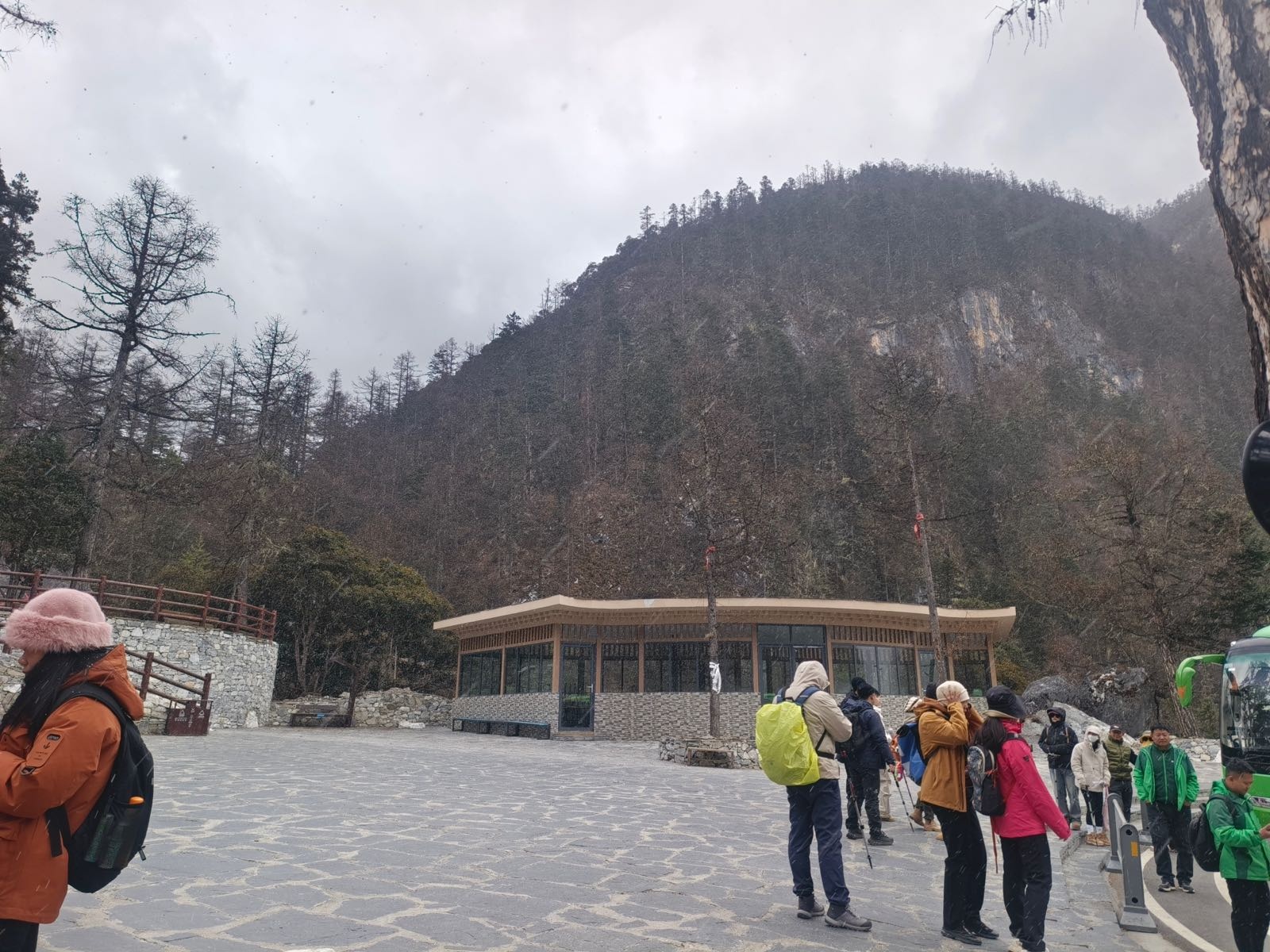 稻城亚丁景区扎灌崩应急避难广场