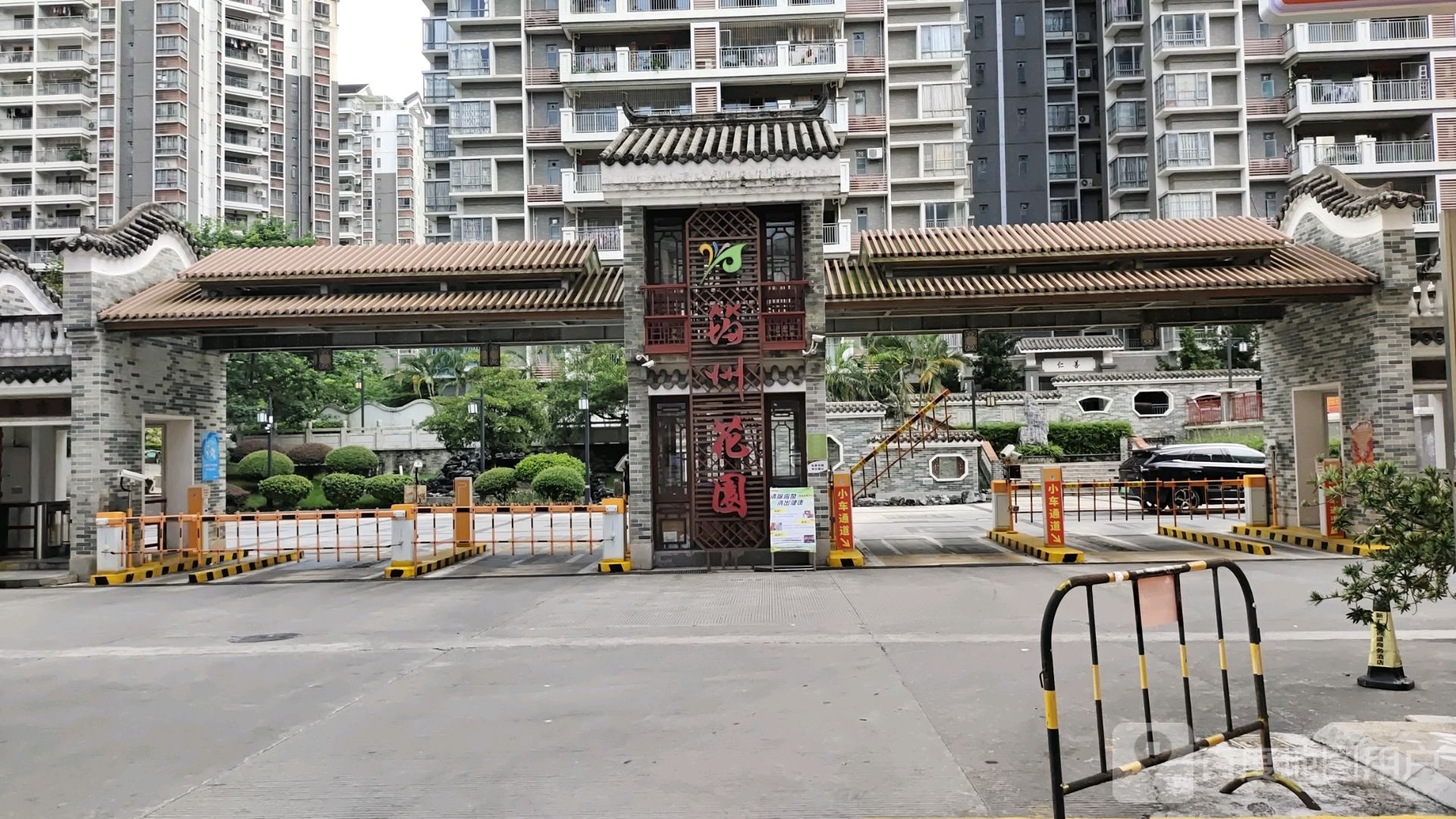 筠州花园一区-南门