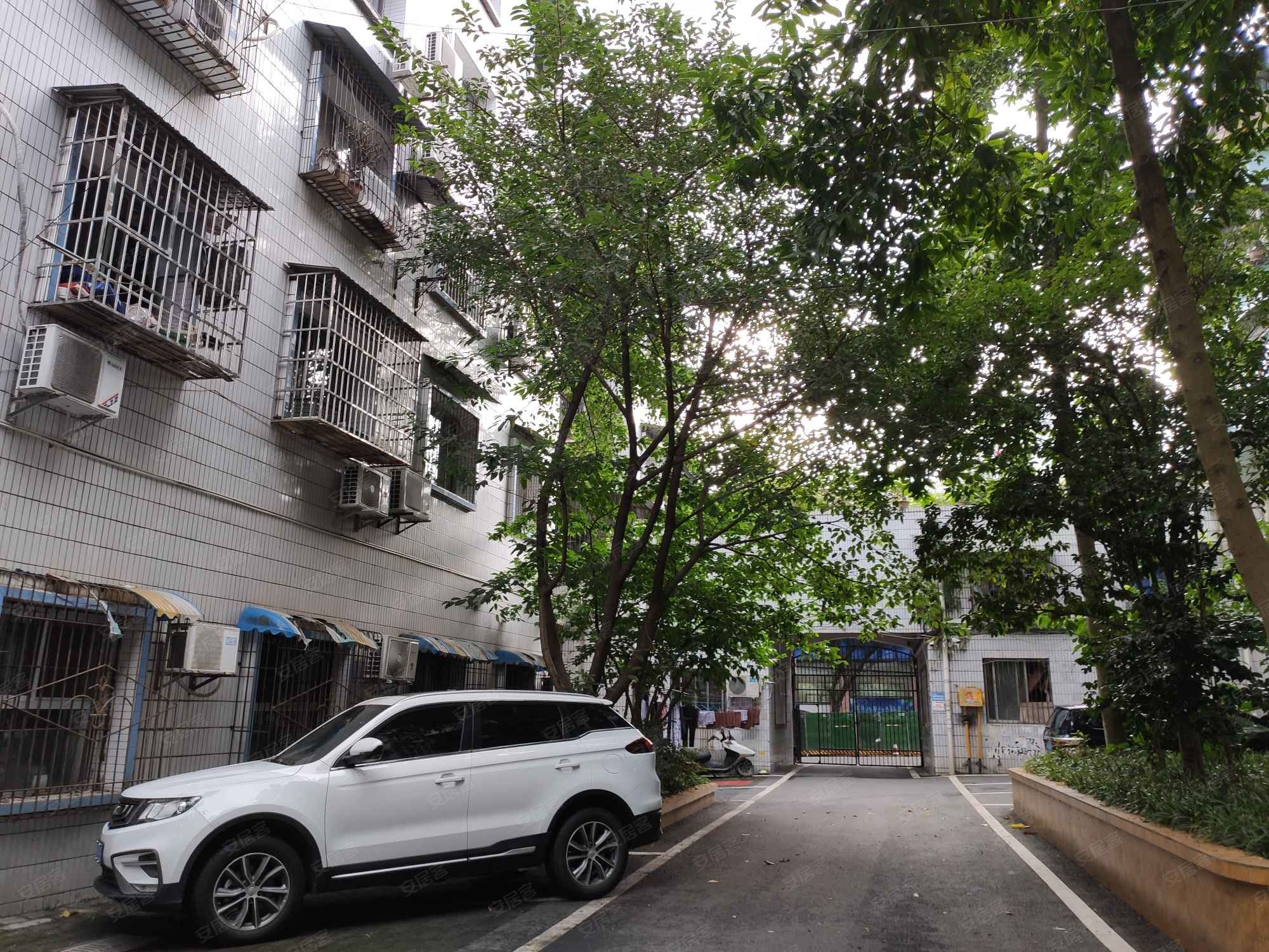 大足区财政局家属院