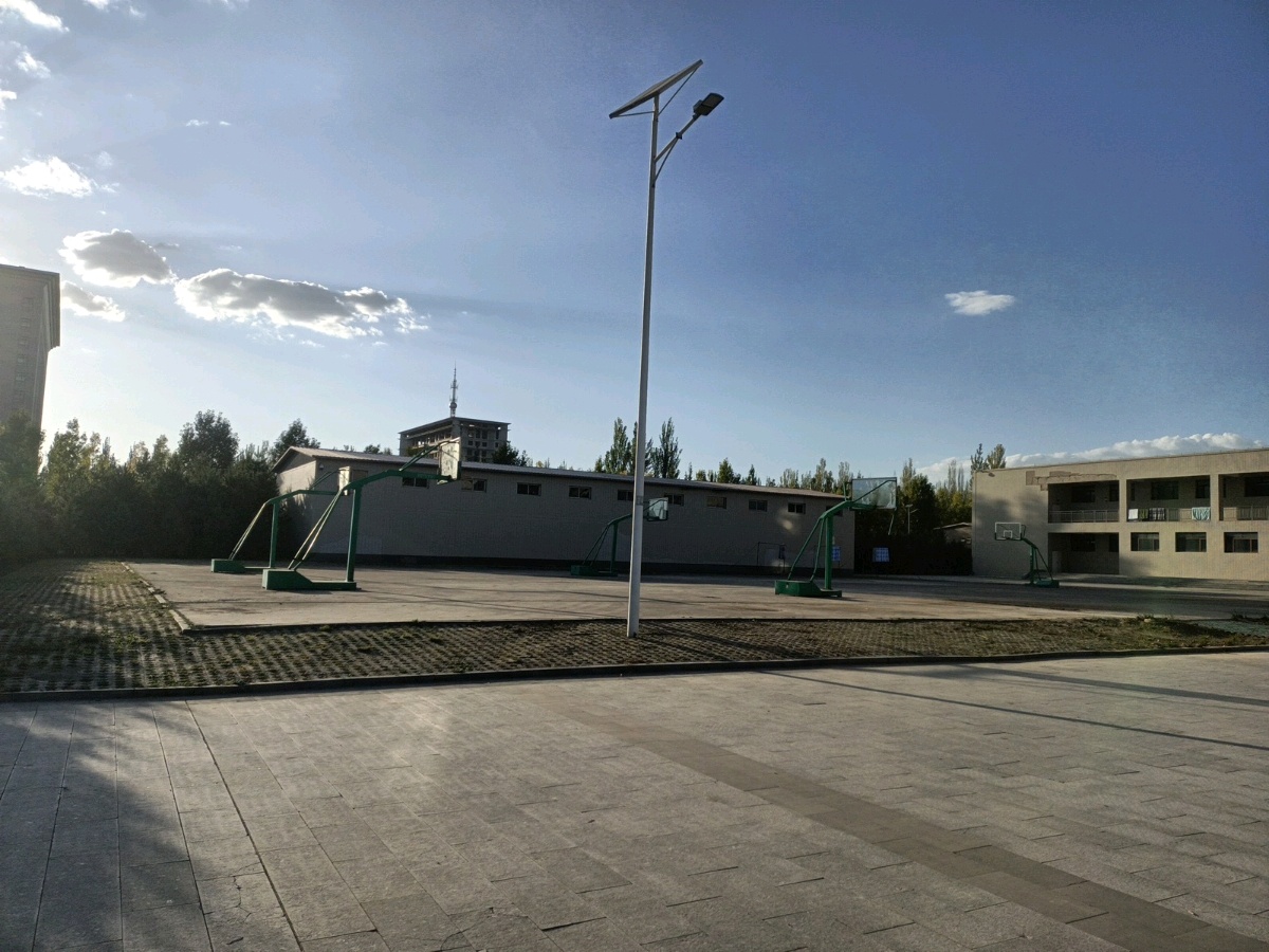 山西工学院-篮球场2