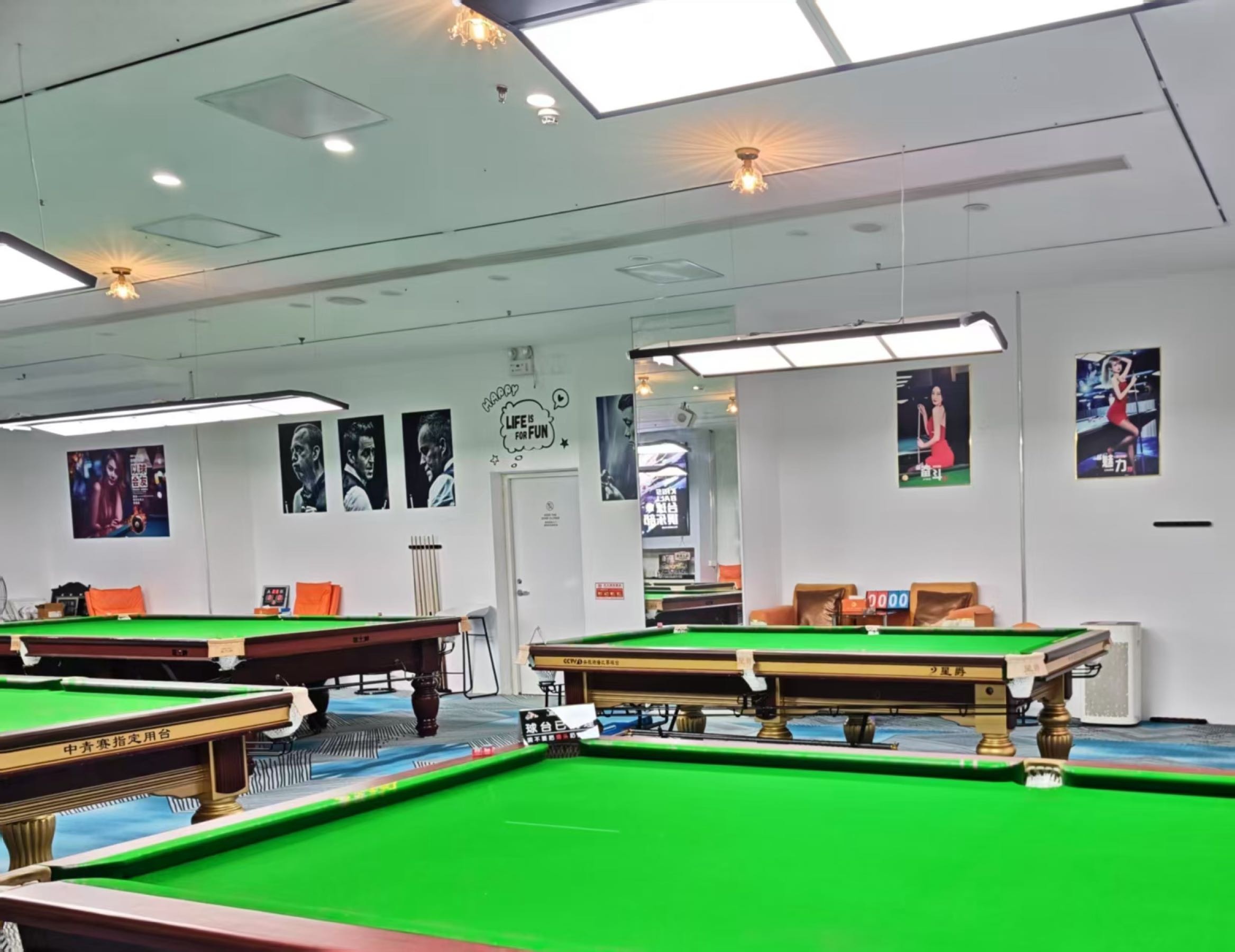 KISS BALL台球俱乐部