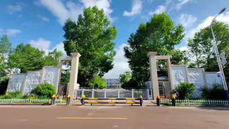 新疆维吾尔自治区地方国营伊犁种马场-南门