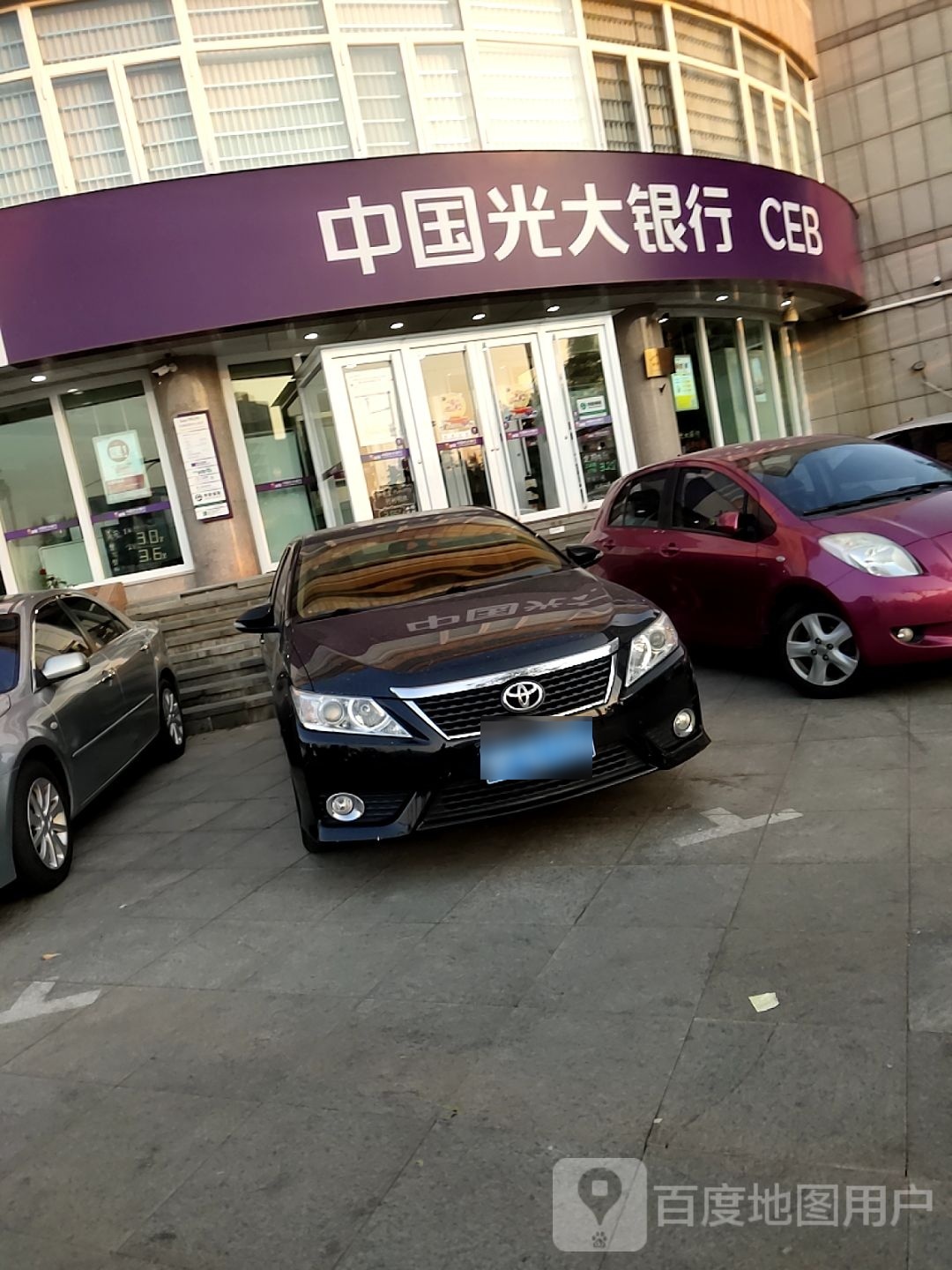 中国光大银行(天津体育中心支行)南侧停车场