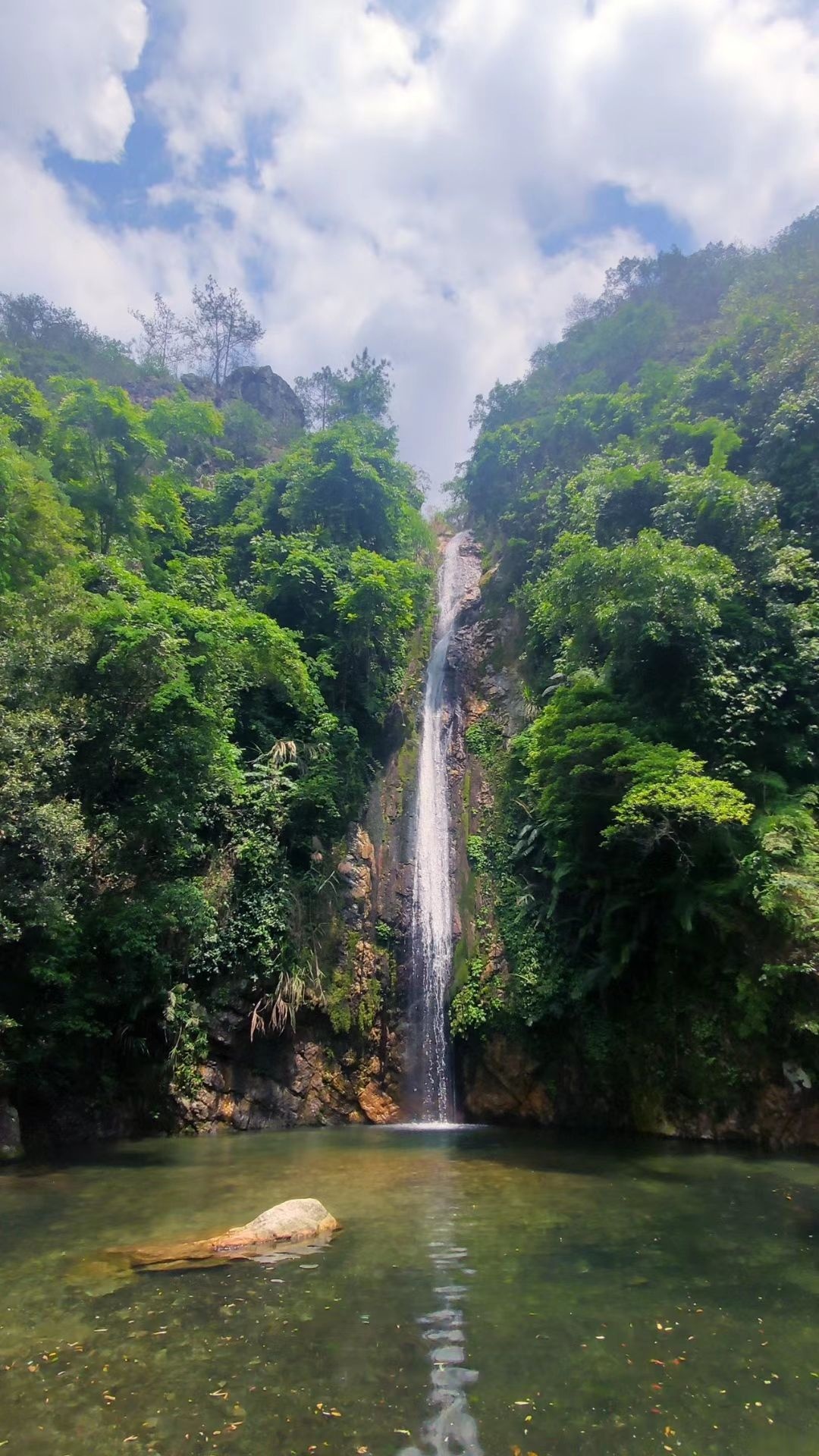 龙谭飞瀑