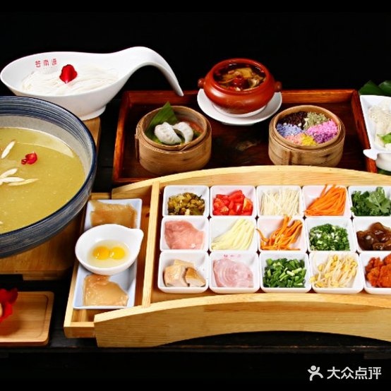 芸楠道过桥米线馆(万达广场西山店)