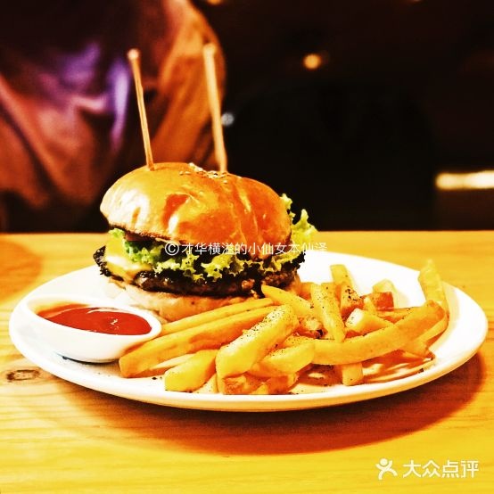 SKYBARGRILL披萨汉堡塔可