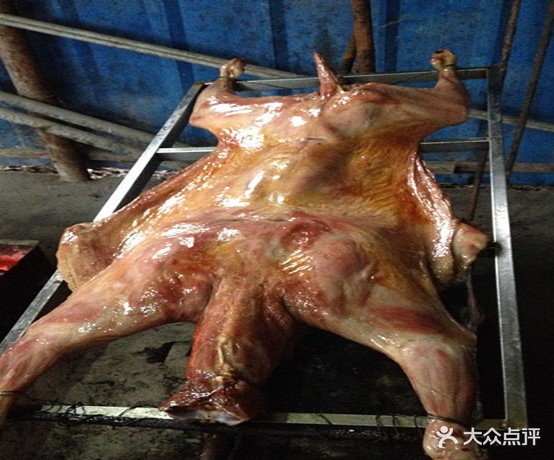 蒙古特色风味烤全羊