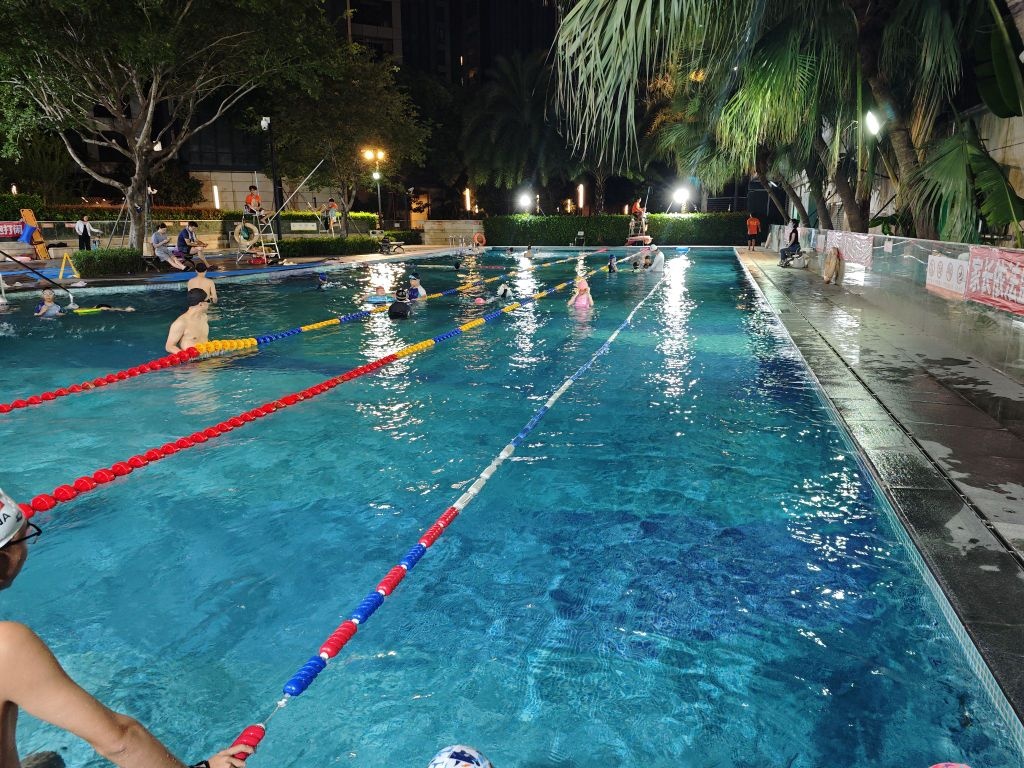 万科云城三期游泳池