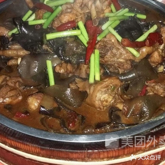 雪乡东北铁锅炖人(凌河店)