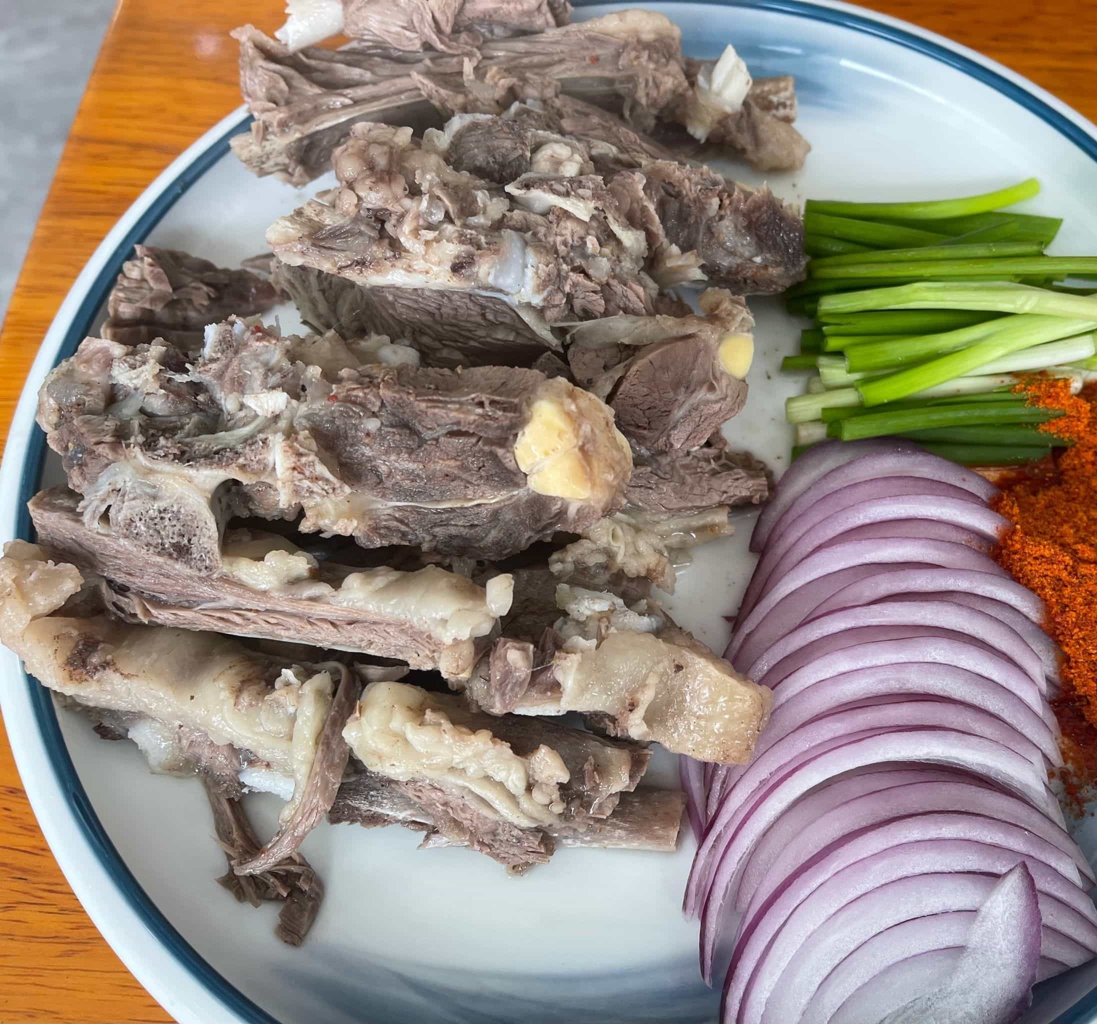 伊清香炭火烧烤美食城