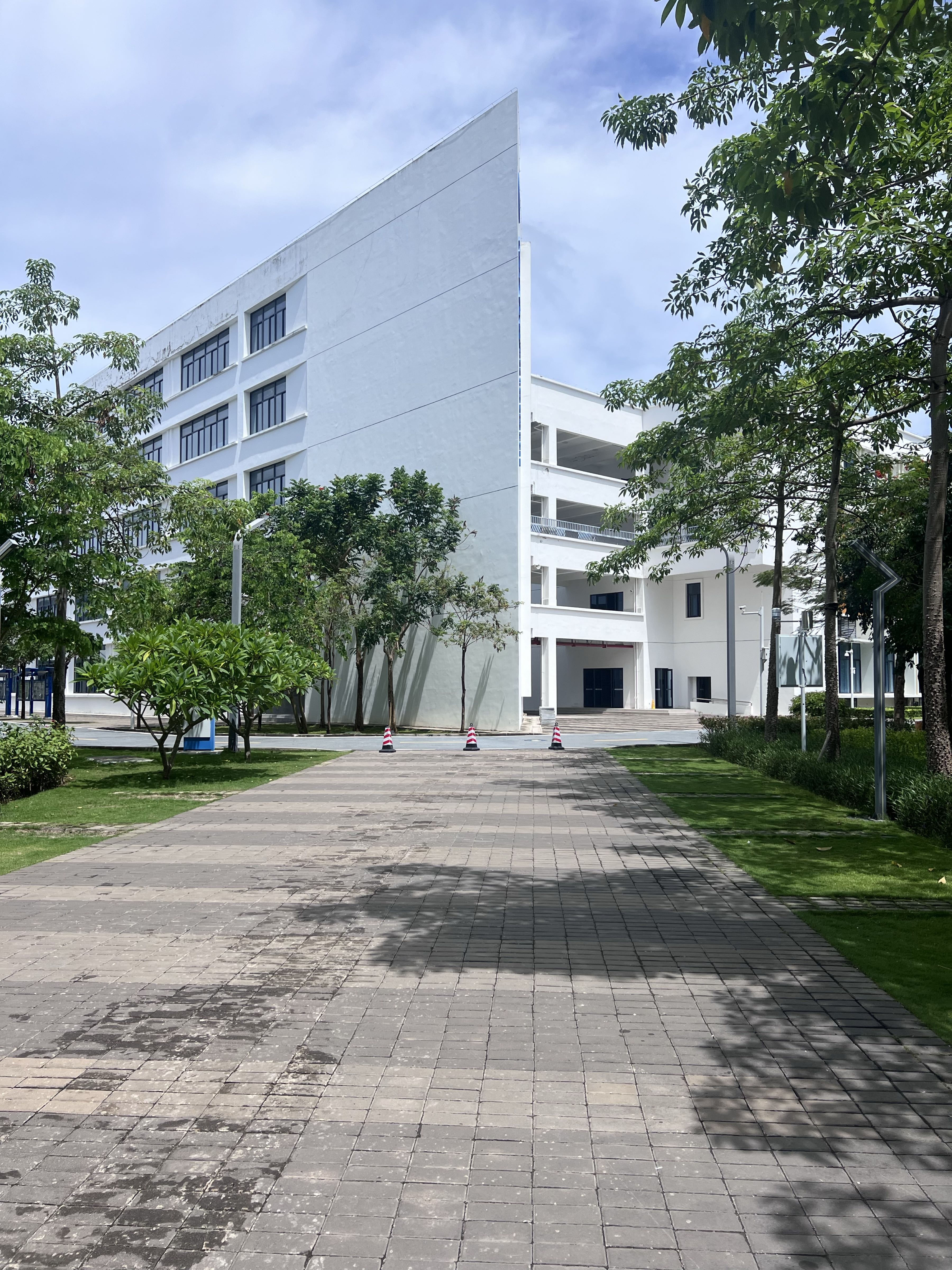 上海外国语大学三亚附属中学