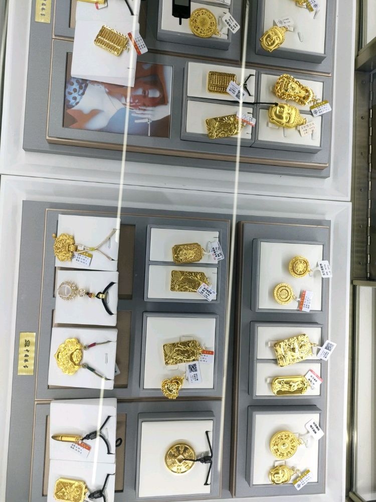 臻铖金包银黄金回收(瀚海海尚店)