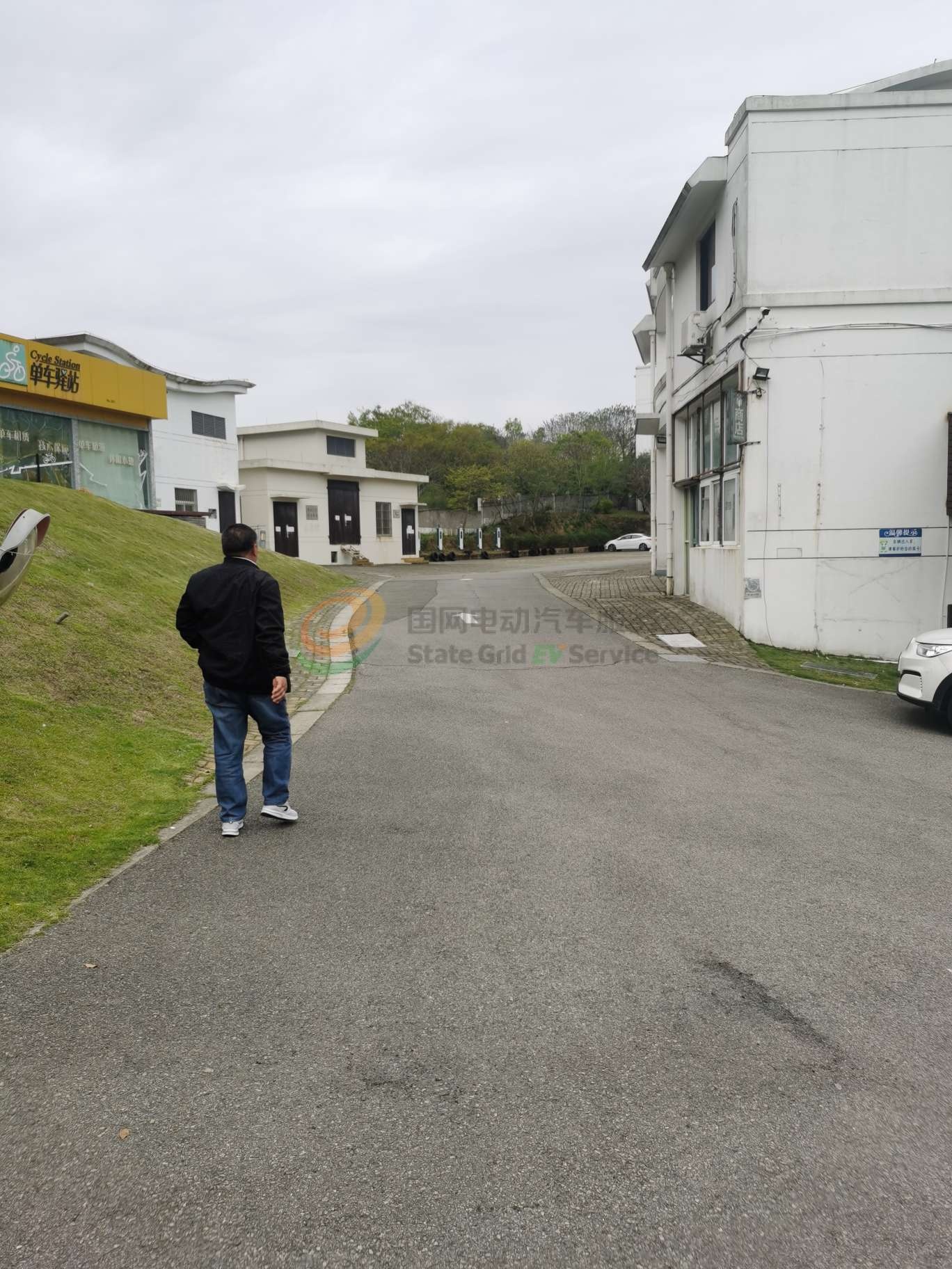 国家电网充电站(浙江省舟山市普陀区朱家尖街道黄金海岸南沙风情别墅区停车场充电站)