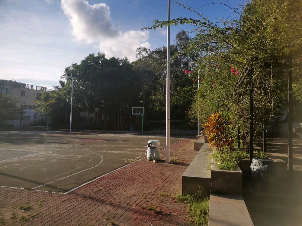 三亚学院(东区)-东一篮球场